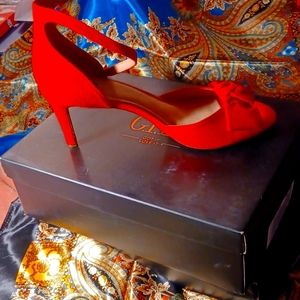 G.i.l.i Bow Front Sandals Red Suede. Size 11. 3 inch heel.